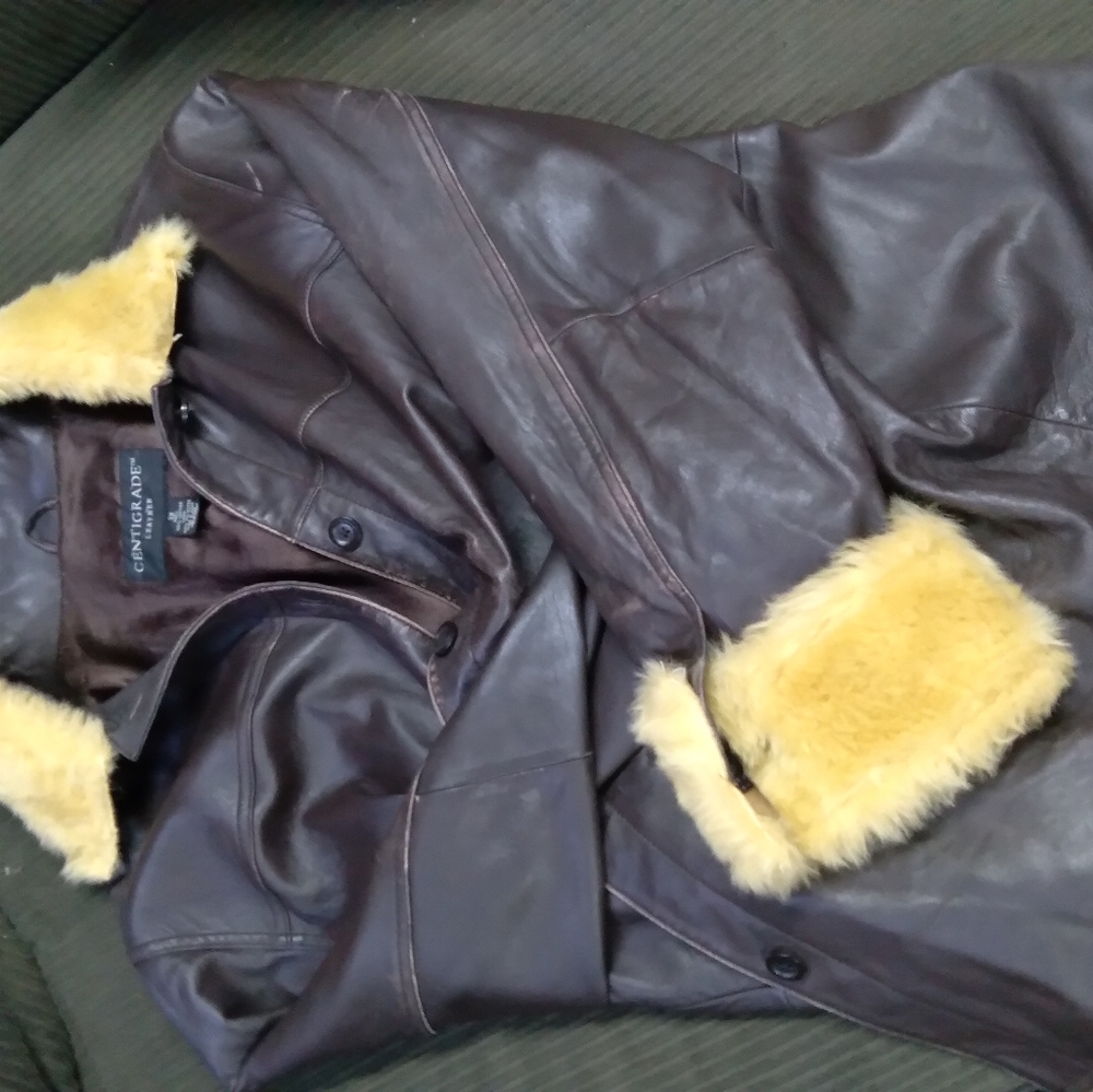 Leather jacket - Picture 2 of 5